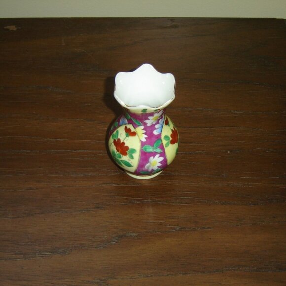 Vintage small purple yellow cameo floral vase VGU - Picture 2 of 6